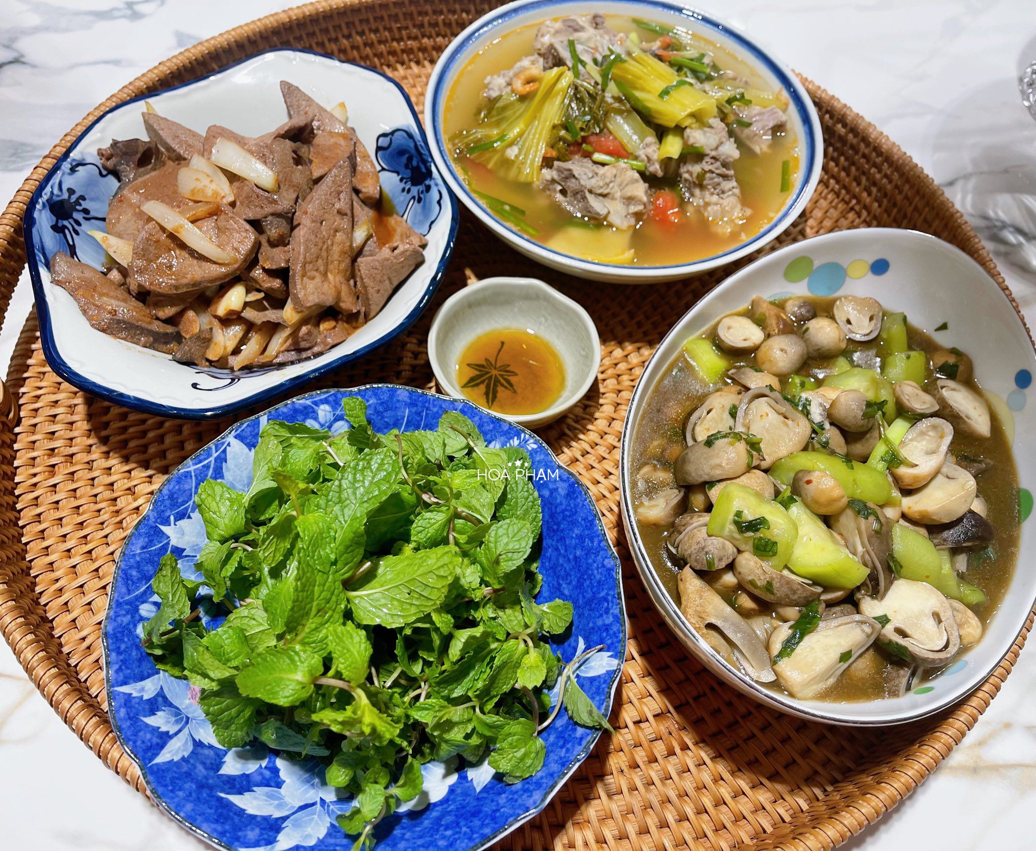Nấm rơm xào mướp hương - Gan lợn xào sa tế - Canh dưa nấu xương
