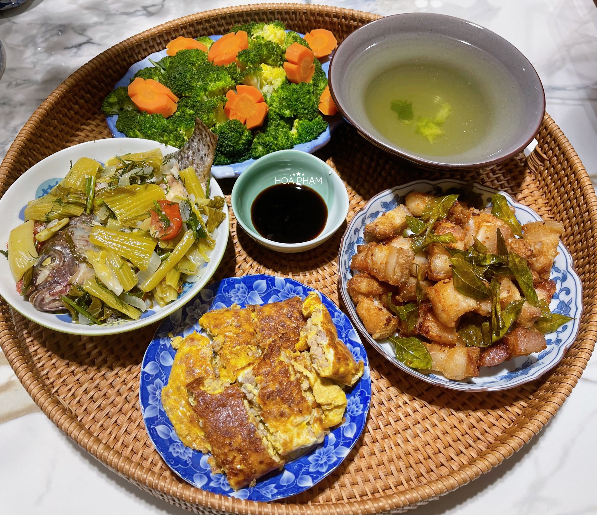 Trứng đúc thịt rán - Cá rô om dưa - Thịt ba chỉ chiên lá chanh - Súp lơ luộc