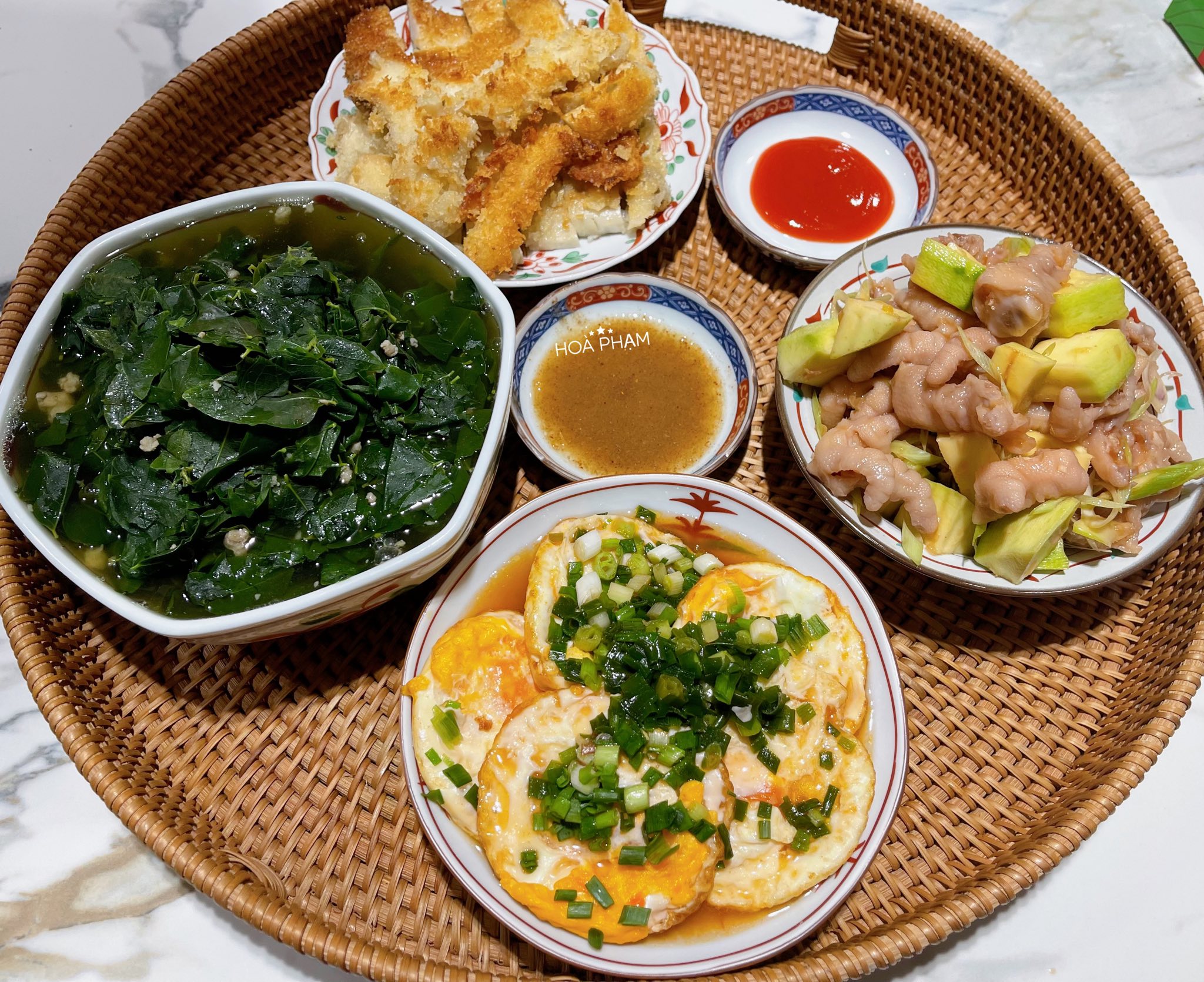 Trứng sốt - Chân gà sốt Thái thật ít cay cho 2 bạn nhỏ - Nấm đùi gà chiên xù - Canh rau ngót thịt băm