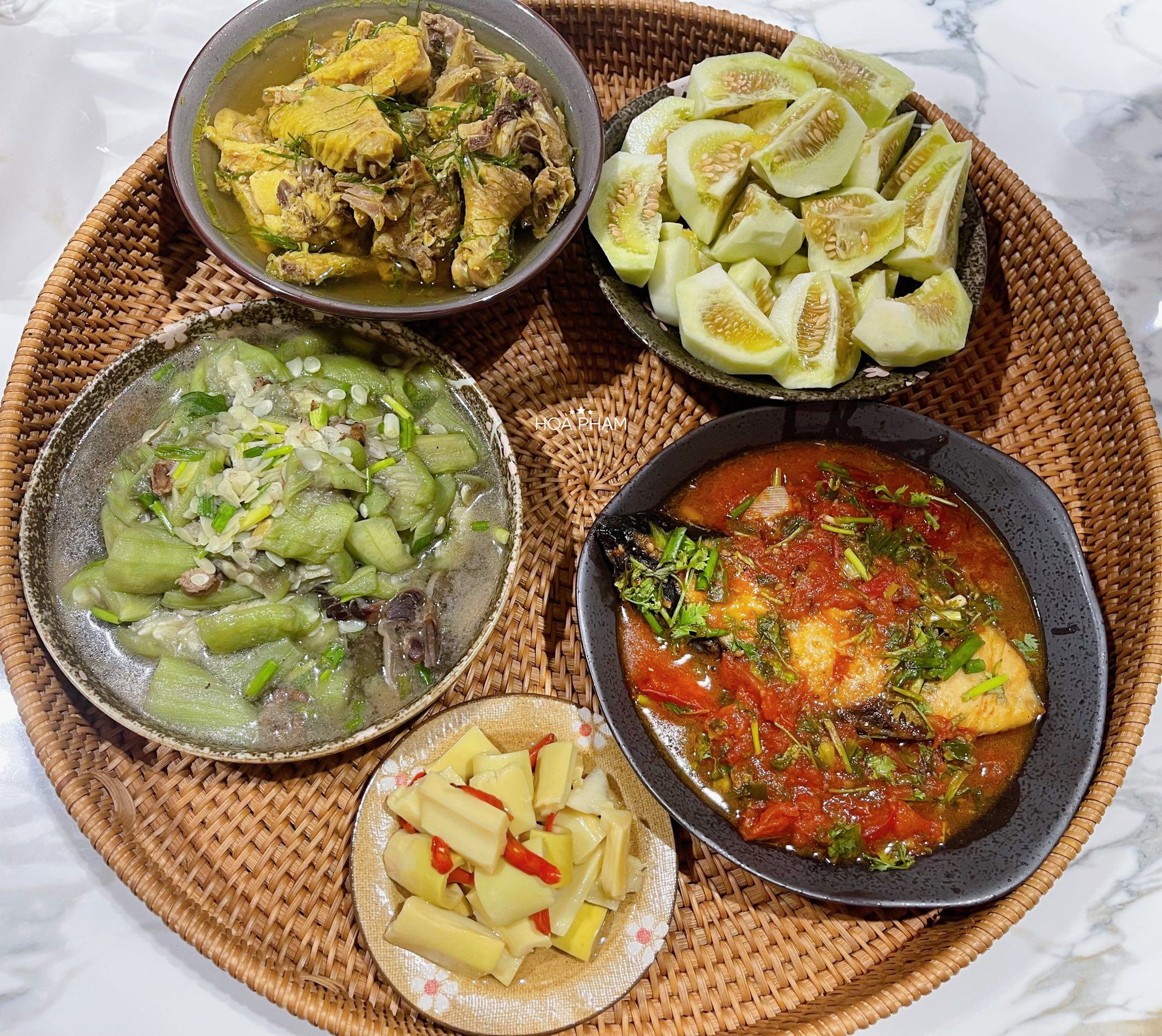 Cá thu sốt cà chua - Mướp hương xào lòng gà - Canh gà