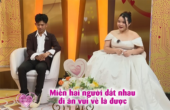 Trai nghèo đi hẹn hò để bạn gái trả tiền, tỏ tình bằng bó kẹo mút 98.000 đồng - 3