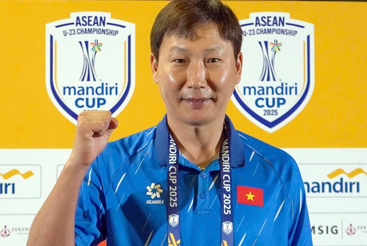 HLV Kim Sang Sik quyết tâm vô địch
