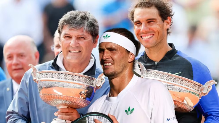 Zverev sẽ làm việc với HLV Toni (bên trái) trong thời gian tới