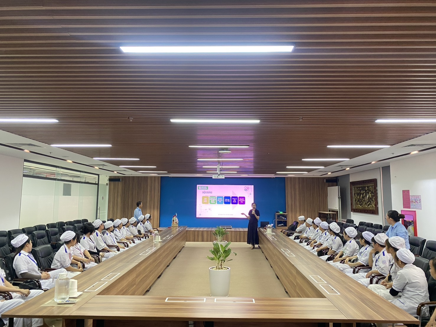 Nhiều năm nay, An Khang đã giúp nhiều lứa sinh viên Dược được học hỏi về thực tế nghề nghiệp tại hệ thống Nhà thuốc đạt chuẩn GPP hiện đại, chuyên nghiệp
