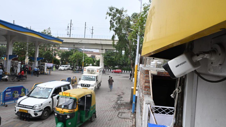 Thủ đô Delhi cấm bán nhiên liệu cho xe quá cũ (Ảnh: The Hindu).