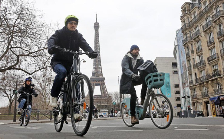 Thủ đô Paris mở rộng các tuyến đường cấm phương tiện có động cơ lưu thông (Ảnh: Forbes). 