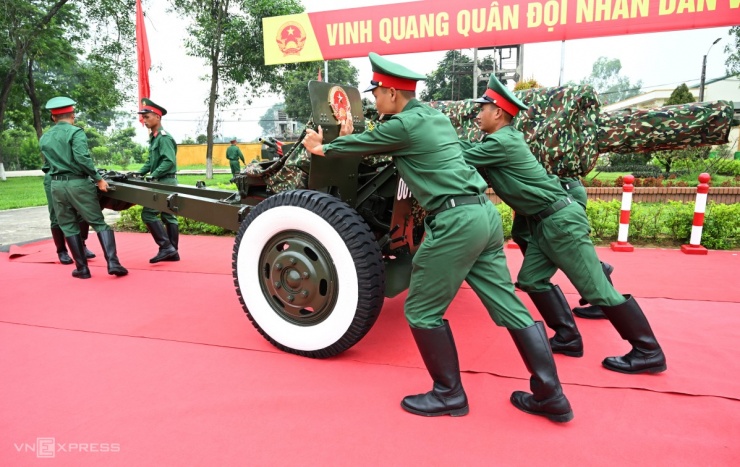 Pháo binh luyện tập 21 loạt đại bác mừng 80 năm Quốc khánh - 11
