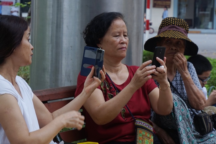 Nhóm người trên 55 tuổi dễ bị tổn thương nhất trên mạng xã hội. Ảnh minh họa cho bài viết. Ảnh: LAD