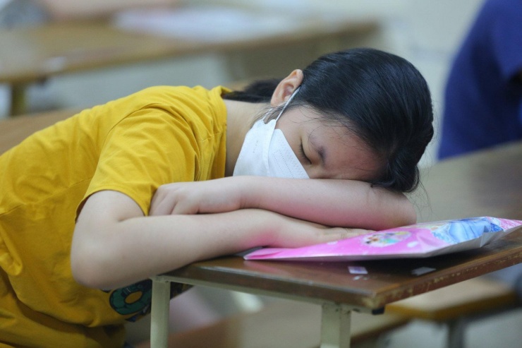 Nhìn sâu hơn, toàn quốc có tới hơn 635.000 em có bài thi môn Toán dưới mức trung bình, chiếm hơn 56%, trong khi số này năm ngoái chỉ hơn 17%.