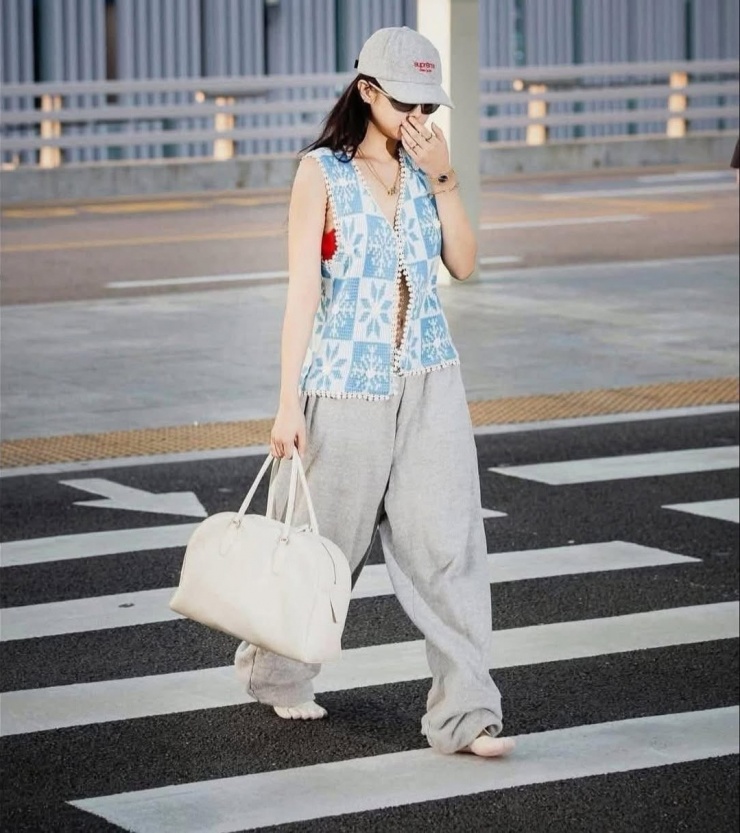 Mẫu giày 'chân đất' gây sốt - 1