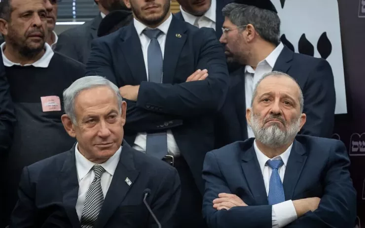 Thủ tướng Israel Benjamin Netanyahu (trái) trong một cuộc họp quốc hội Israel. Ảnh: Yonatan Sindel/FLASH90