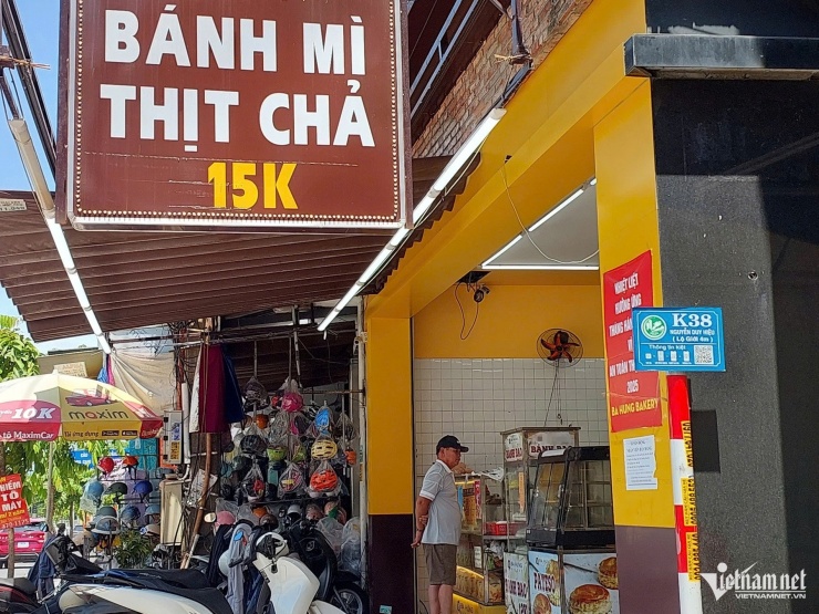Cơ sở nơi khách hàng mua hamburger. Ảnh: Hồ Giáp