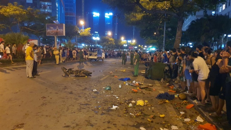 Ô tô đâm hàng loạt xe ở Hà Nội, ít nhất 1 người tử vong - 2