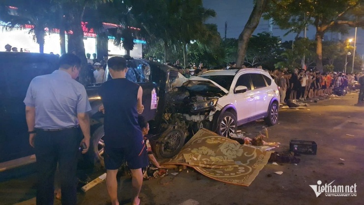 Nhiều phương tiện bị hư hỏng nặng và một người tử vong
