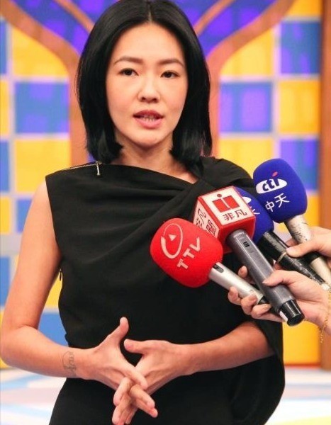Vụ MC phải cúi đầu xin lỗi, rút khỏi show vì quảng cáo sai sự thật - 2
