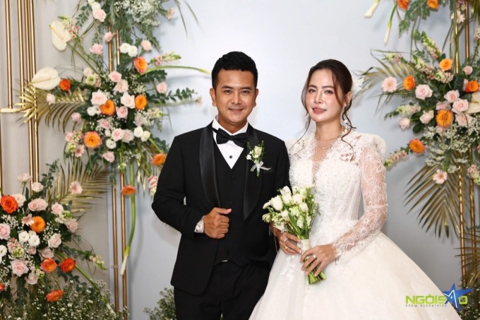 Khi trưởng thành Hùng Thuận thử sức ca hát, phát hành album đầu tay với tựa đề 'Không thể ở bên nhau', thành lập nhóm nhạc MBK. Năm 2009, Hùng Thuận quay lại diễn xuất với các phim 'Cổng mặt trời', 'Hoa ngũ sắc', 'Nàng dâu bất đắc dĩ'... Diễn viên thừa nhận cái bóng của 'Đất phương Nam' quá lớn, khiến sự nghiệp đóng phim của anh khó bật lên, chủ yếu được giao đóng vai phụ. Anh có thời gian dài chật vật trước khi gặt hái thành công với nghề môi giới, kinh doanh bất động sản. Năm 2021, Hùng Thuận mở công ty riêng, thu nhập ổn định, cuộc sống dần sung túc, đủ đầy. Về đời tư, Hùng Thuận một lần đổ vỡ hôn nhân, có con trai riêng. Năm 2024 Hùng Thuận công khai hẹn hò doanh nhân 8X tên Tuệ Tâm. Hôm 12/7 diễn viên tổ chức hôn lễ với bà xã tại TP HCM, mời đông đảo bạn bè trong giới showbiz, gồm cả 'Cò' Phùng Ngọc tham dự.