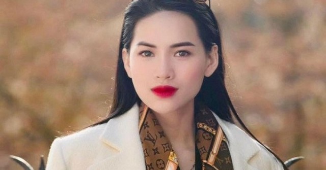 Bỏ nghề bán bảo hiểm đi làm “chiến thần review”...