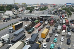 Dòng xe kẹt cứng ở cửa ngõ phía Đông TP HCM
