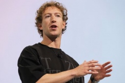 Kinh doanh - Bê bối lộ dữ liệu người dùng, ông chủ Facebook bị kiện 8 tỷ USD