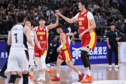 Nữ  " khổng lồ "   bóng rổ Trung Quốc cao 2m26, nặng 3 tạ: Vào sân 14 phút ghi 18 điểm