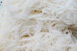 Bún để qua đêm có vị chua nhẹ: Ăn được hay nên bỏ?