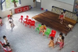 Clip trẻ mẫu giáo đánh bạn: Phụ huynh phản ứng, trường báo công an!