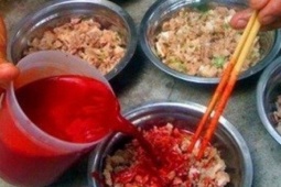 Hé lộ quán bán tiết canh, lòng lợn làm 2 người tử vong ở Hưng Yên