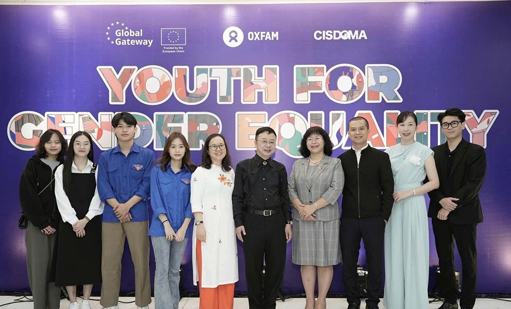 Giảng viên và sinh viên ngành Giới và phát triển tham gia Hội thảo tổng kết Dự án Thanh niên tham gia thay đổi định kiến giới, thúc đẩy bình đẳng giới tại Việt Nam