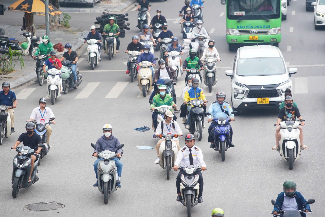 Hiện trạng giao thông vành đai 1 Hà Nội sắp cấm xe máy chạy xăng - 2