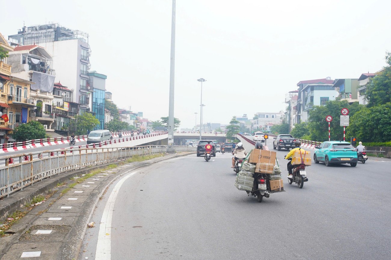 Hiện trạng giao thông vành đai 1 Hà Nội sắp cấm xe máy chạy xăng - 8