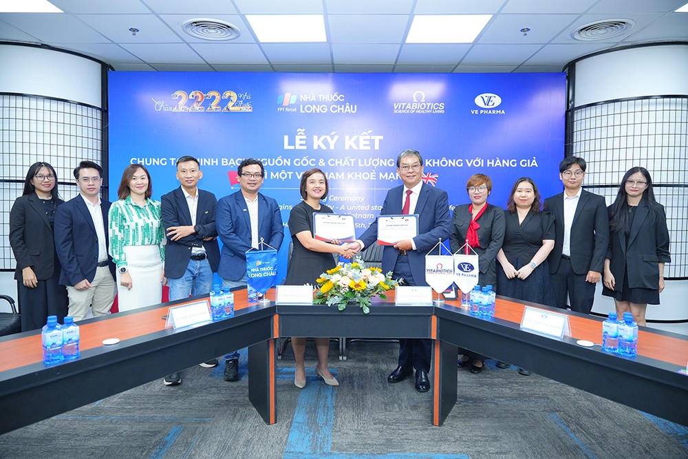 Long Châu hợp tác cùng đại diện Vitabiotics - Anh Quốc.