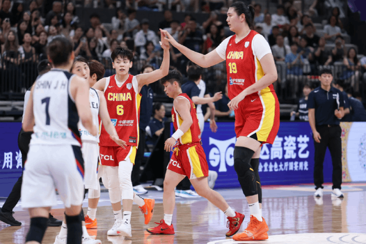 Zhang Ziyu (số 19) ném chính xác tuyệt đối khi vào sân đấu&nbsp;Hàn Quốc hôm 15/7