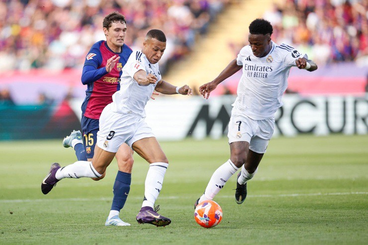 Vinicius đòi đãi ngộ cao hơn Mbappe tại Real Madrid