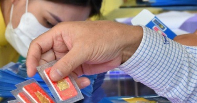 Giá vàng hôm nay, 16-7: Bị bán tháo trên thị tr...