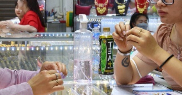Giá vàng miếng SJC, vàng nhẫn giảm liên tiếp