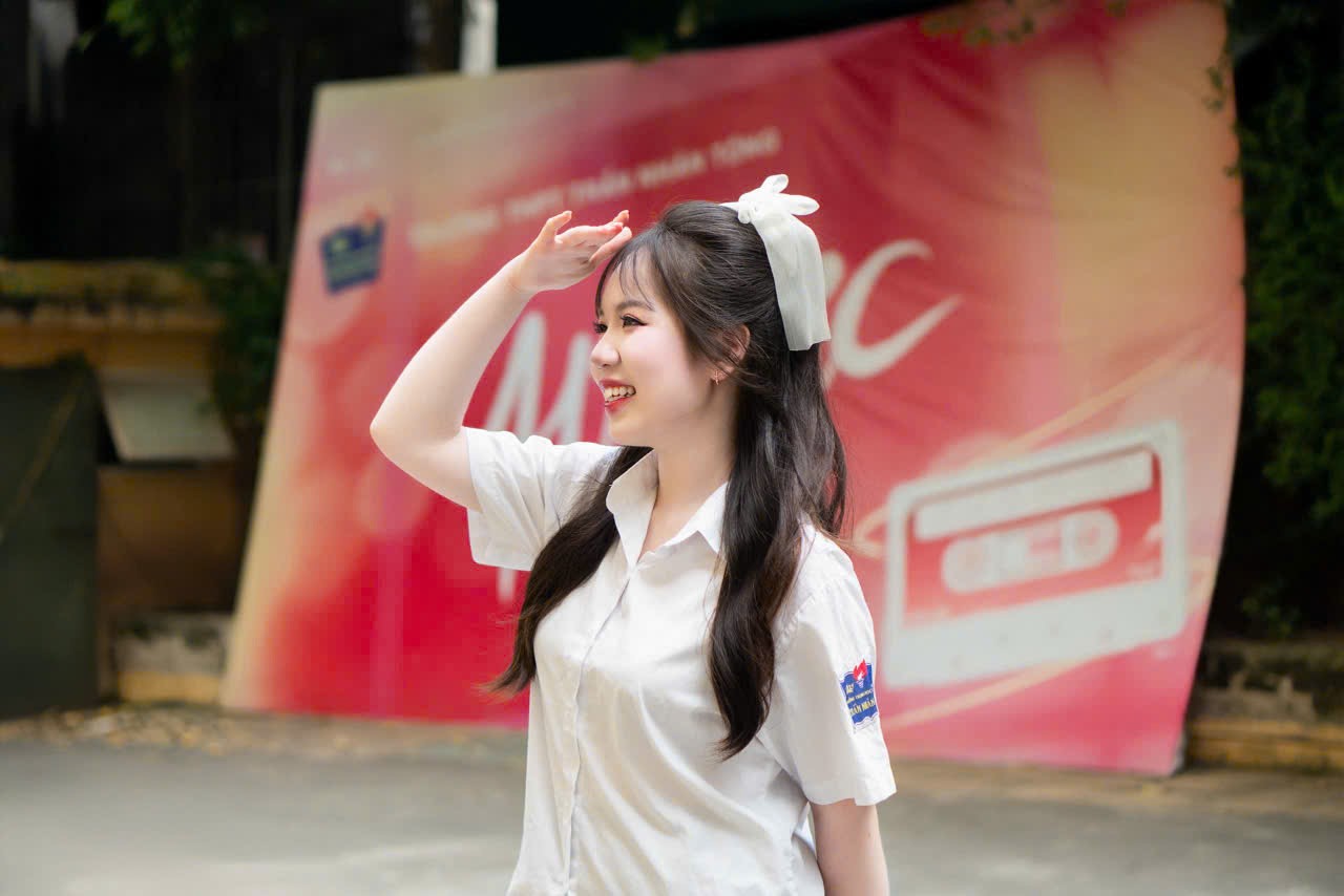 Hương Giang rất hạnh phúc khi là thủ khoa môn Văn kỳ thi tốt nghiệp THPT 2025.