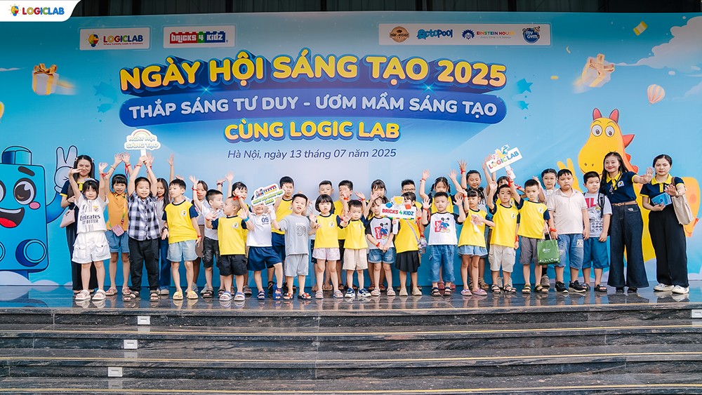 Cảm xúc tràn đầy hứng khởi trên khuôn mặt các bé tại "Ngày Hội Sáng Tạo 2025" của Logic Lab, minh chứng cho một mùa hè học mà chơi - chơi mà học đầy ý nghĩa.