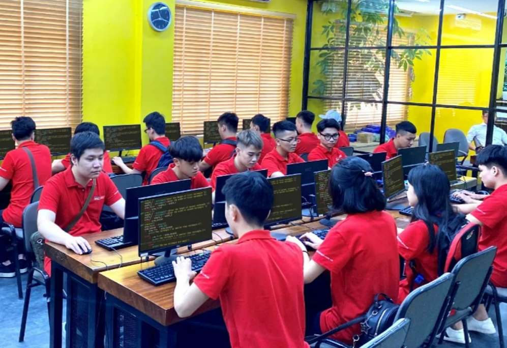 Sinh viên học lập trình tại cơ sở 19 Lê Thanh Nghị