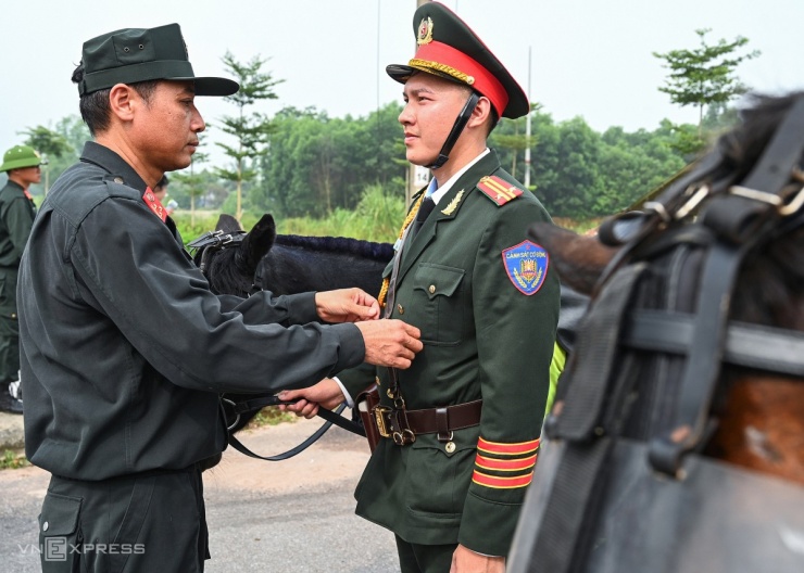 Cảnh sát cơ động kỵ binh tập luyện ở thao trường - 6