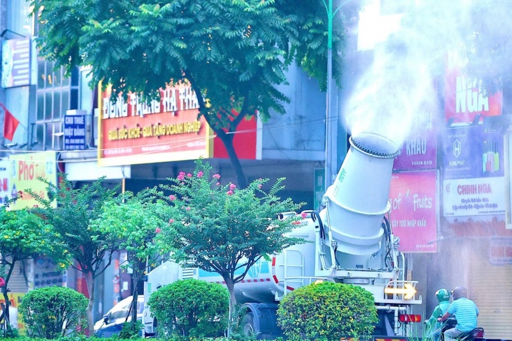Theo đơn vị trực tiếp vận hành xe, các tuyến đường được nghiên cứu kỹ trước khi đưa xe phun sương dập bụi vận hành để đảm bảo hiệu quả; đồng thời không để ảnh hưởng đến người dân tham gia giao thông.