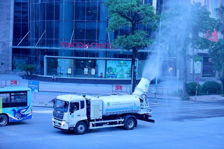 Các chuyên gia môi trường đánh giá: Xe có hiệu quả rất tốt trong giảm bụi mịn, đã được chứng minh tại nhiều nước trên thế giới. Tuy nhiên, để giảm ô nhiễm hiệu quả cho Hà Nội cần kết hợp nhiều giải pháp khác nhau. Trong đó có việc kiểm soát khí thải, bụi mịn ngay từ nguồn.