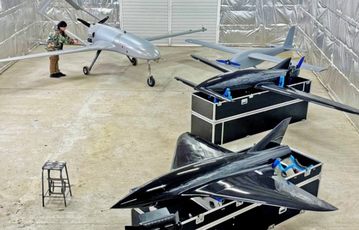 Các mẫu UAV (từ trái qua) Lyutyi, UJ-22 Airborne, Bober và một UAV phản lực chưa rõ chủng loại từng được Ukraine sử dụng để tấn công Nga. Ảnh: The Times