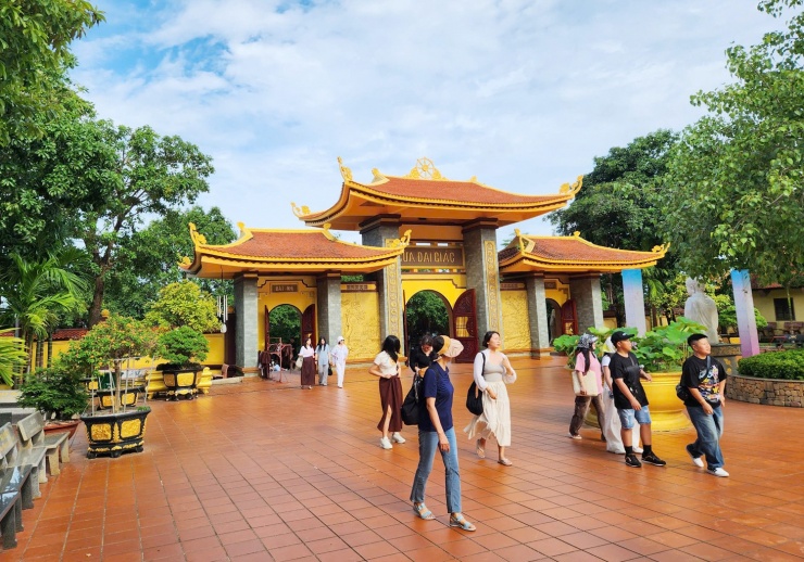 Đến đảo ngọc Phú Quốc viếng chùa Hộ Quốc - 11