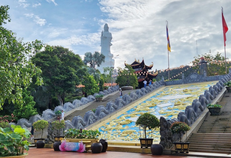 Đến đảo ngọc Phú Quốc viếng chùa Hộ Quốc - 13