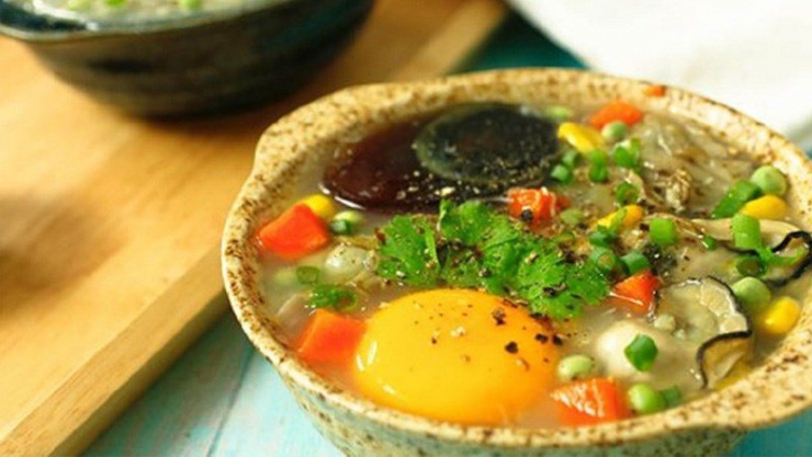 Chỉ với một vài biến tấu trong nguyên liệu, bạn đã có thể sở hữu cho mình một món ăn thơm ngon và vô cùng hấp dẫn, mang tên súp hàu trứng bắc thảo!