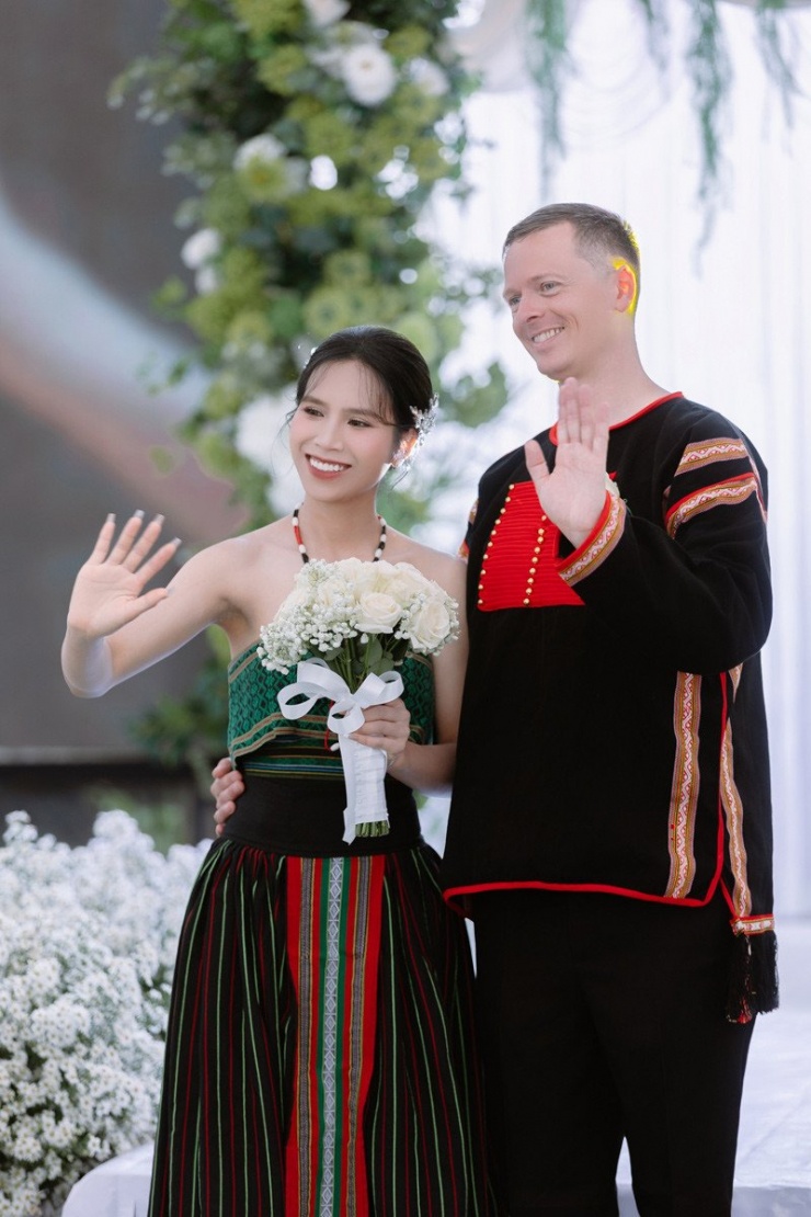 Cặp đôi có đám cưới ấn tượng tại Việt Nam 