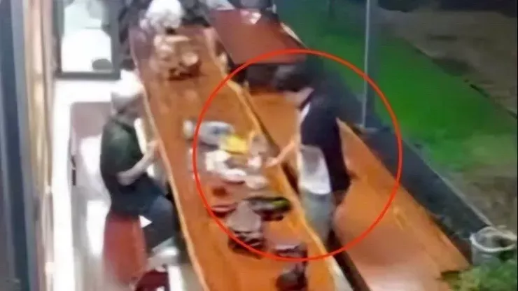Nạn nhân NTA bị trúng đạn và tử vong sau đó. Ảnh: Cắt từ clip.