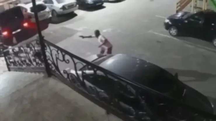 Hiện trường xảy ra vụ tấn công võ sĩ MMA nổi tiếng người Nga Khizriev. Ảnh: UT.