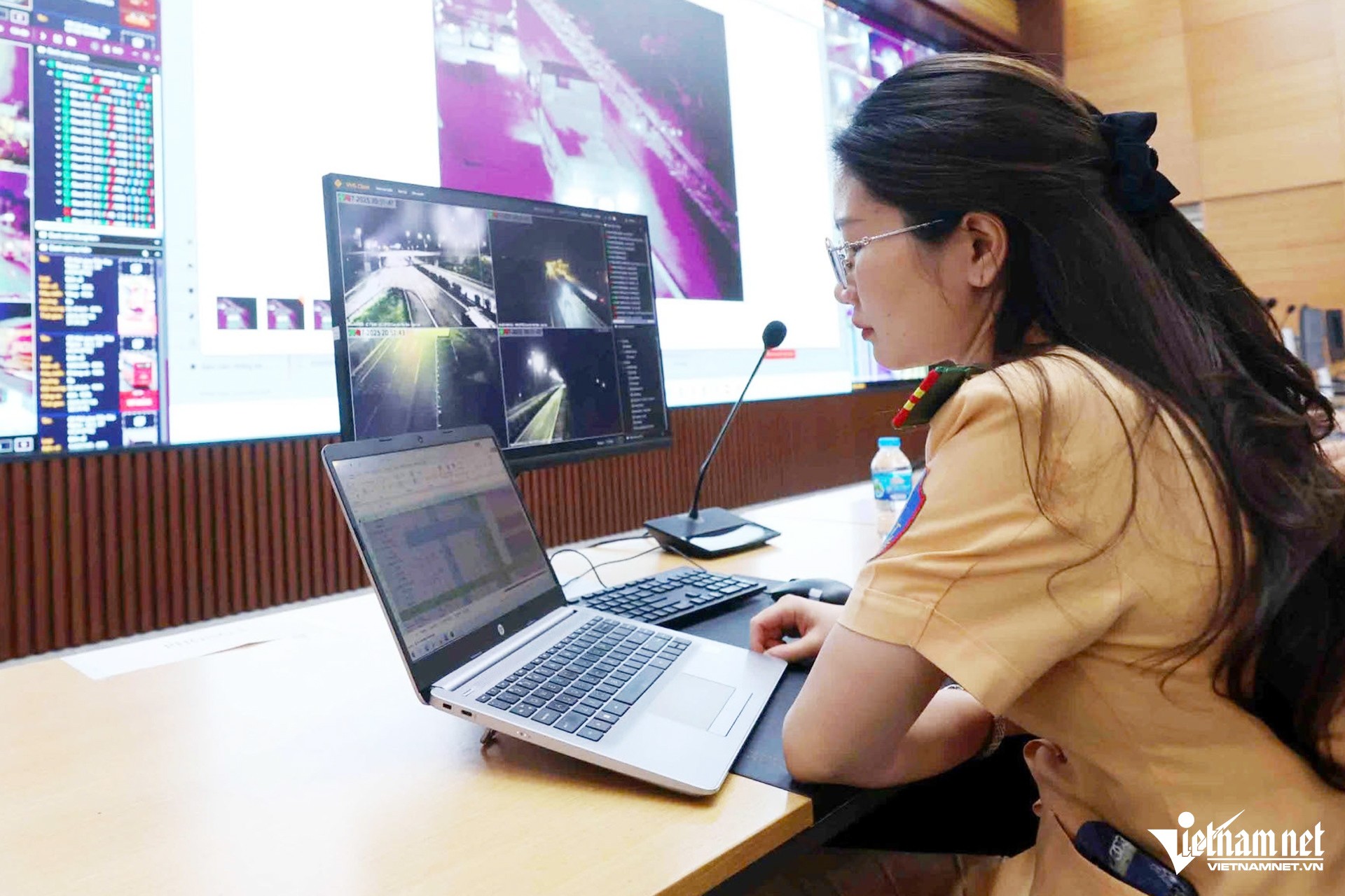 Bên trong trung tâm chỉ huy CSGT: Camera AI tự &#39;bắt lỗi&#39;, gửi thông báo sau 2 tiếng - 3