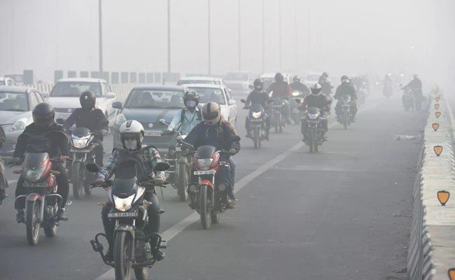 New Delhi, Ấn Độ sẽ cấm bán xe hai bánh chạy bằng xăng, dầu diesel kể từ ngày 1/4/2027. Ảnh: Times Of India.